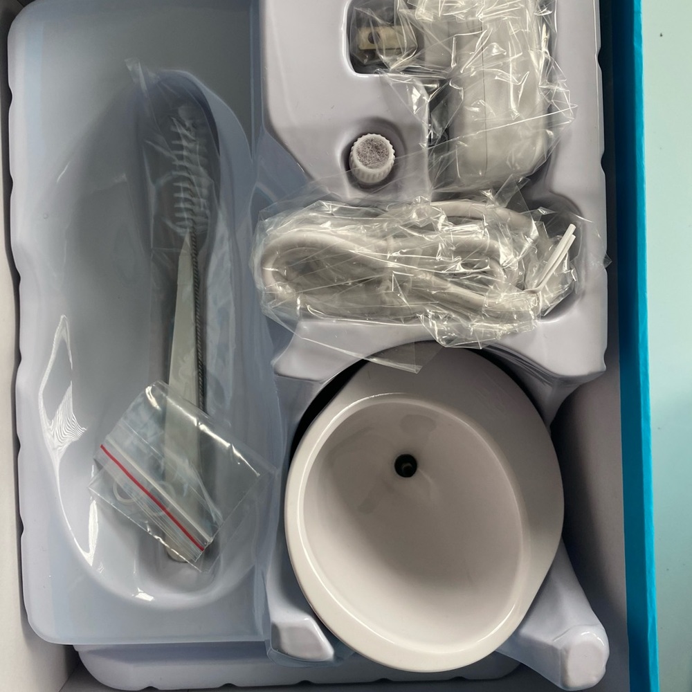 Rodan and Fields Macro Exfoliator - Picture 4 of 4